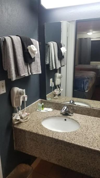 Hotel King Bed Hotel Room 120 Booking ستيلووتر المظهر الخارجي الصورة