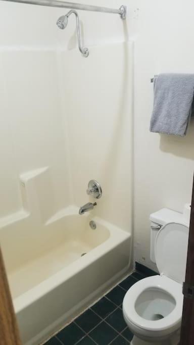 Hotel King Bed Hotel Room 120 Booking ستيلووتر المظهر الخارجي الصورة