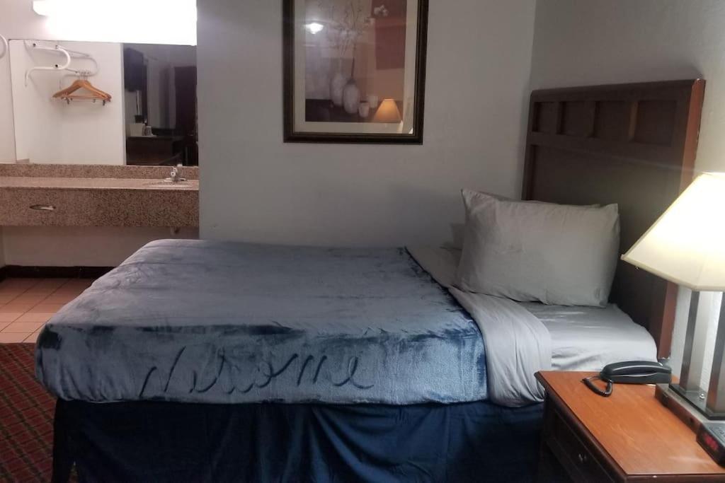 Hotel King Bed Hotel Room 120 Booking ستيلووتر المظهر الخارجي الصورة